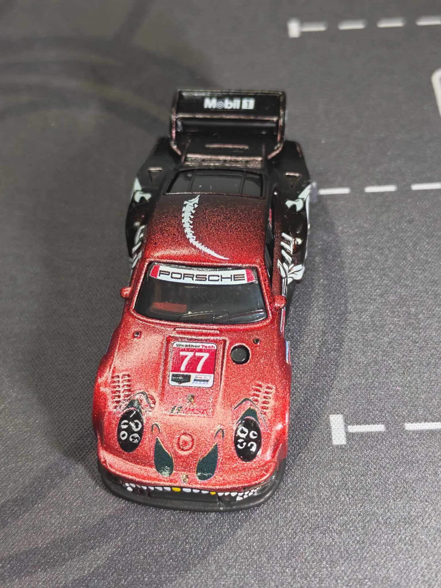 Skeleton Rexy Porsche 1/64 custom decal uygulama görseli 5 | Unicarts64