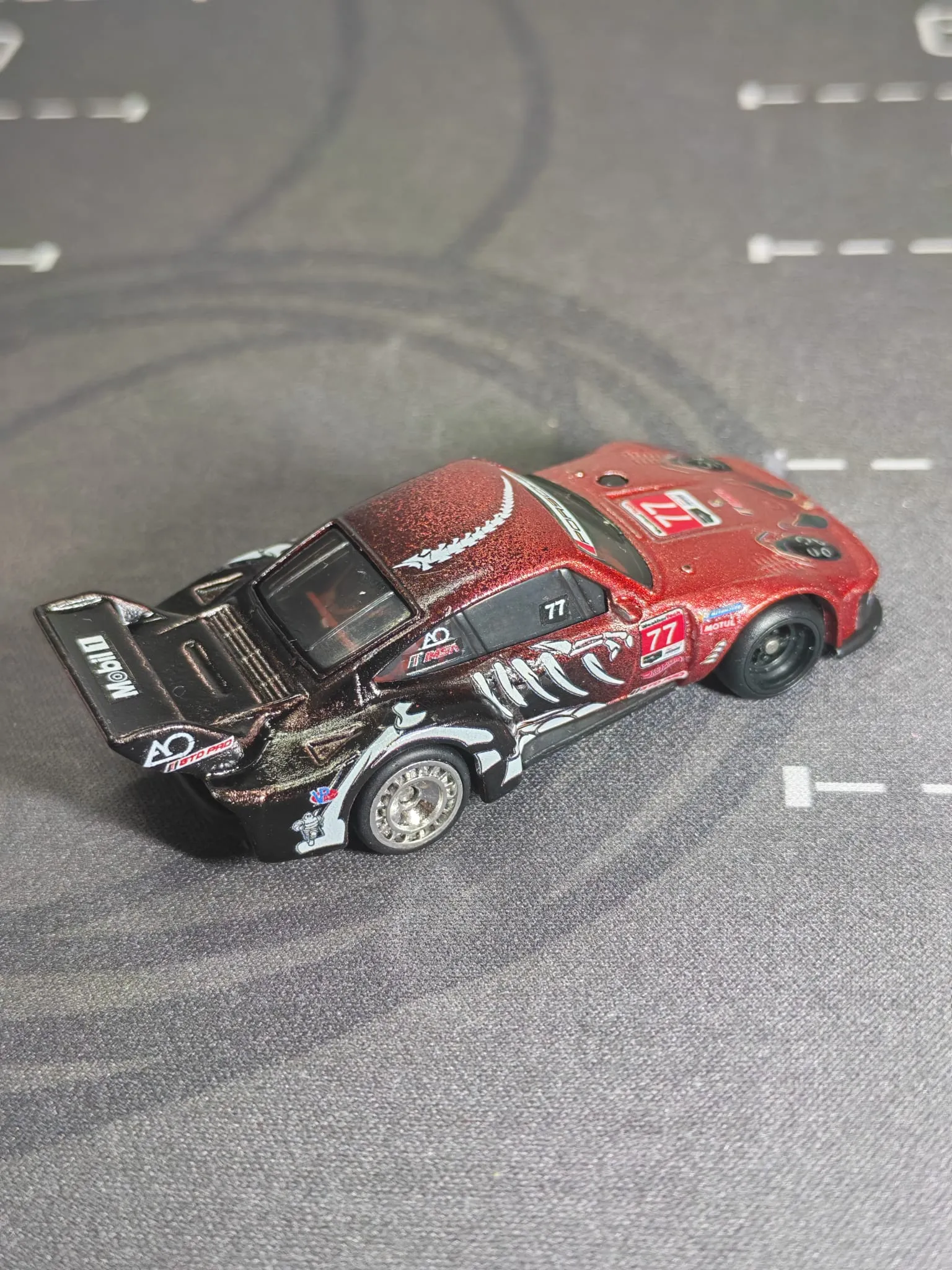 Skeleton Rexy Porsche 1/64 custom decal uygulama görseli 6 | Unicarts64