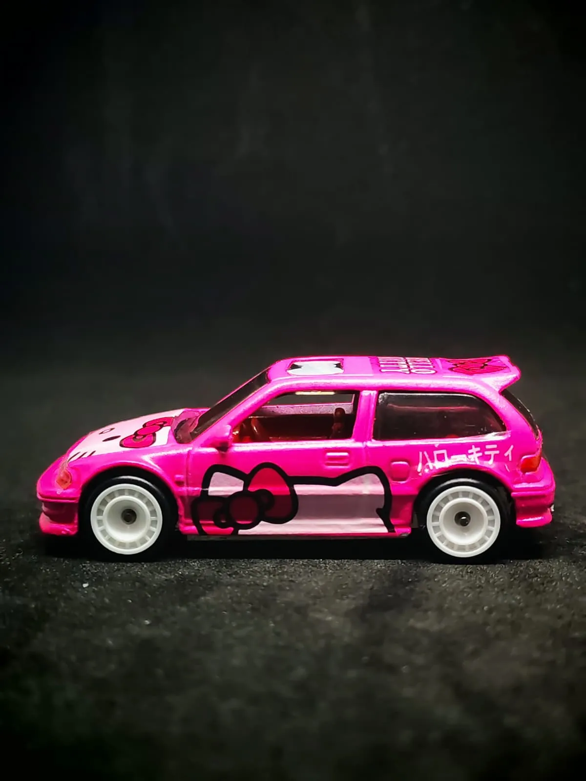 Hello Kitty Civic 1/64 custom decal uygulama görseli 5 | Unicarts64