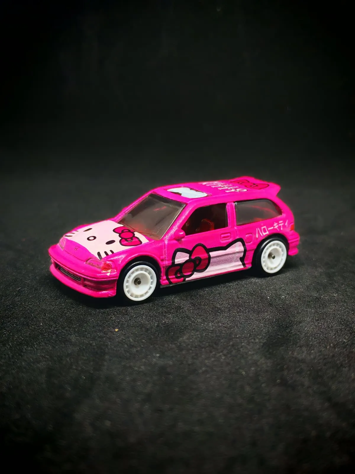 Hello Kitty Civic 1/64 custom decal uygulama görseli 6 | Unicarts64
