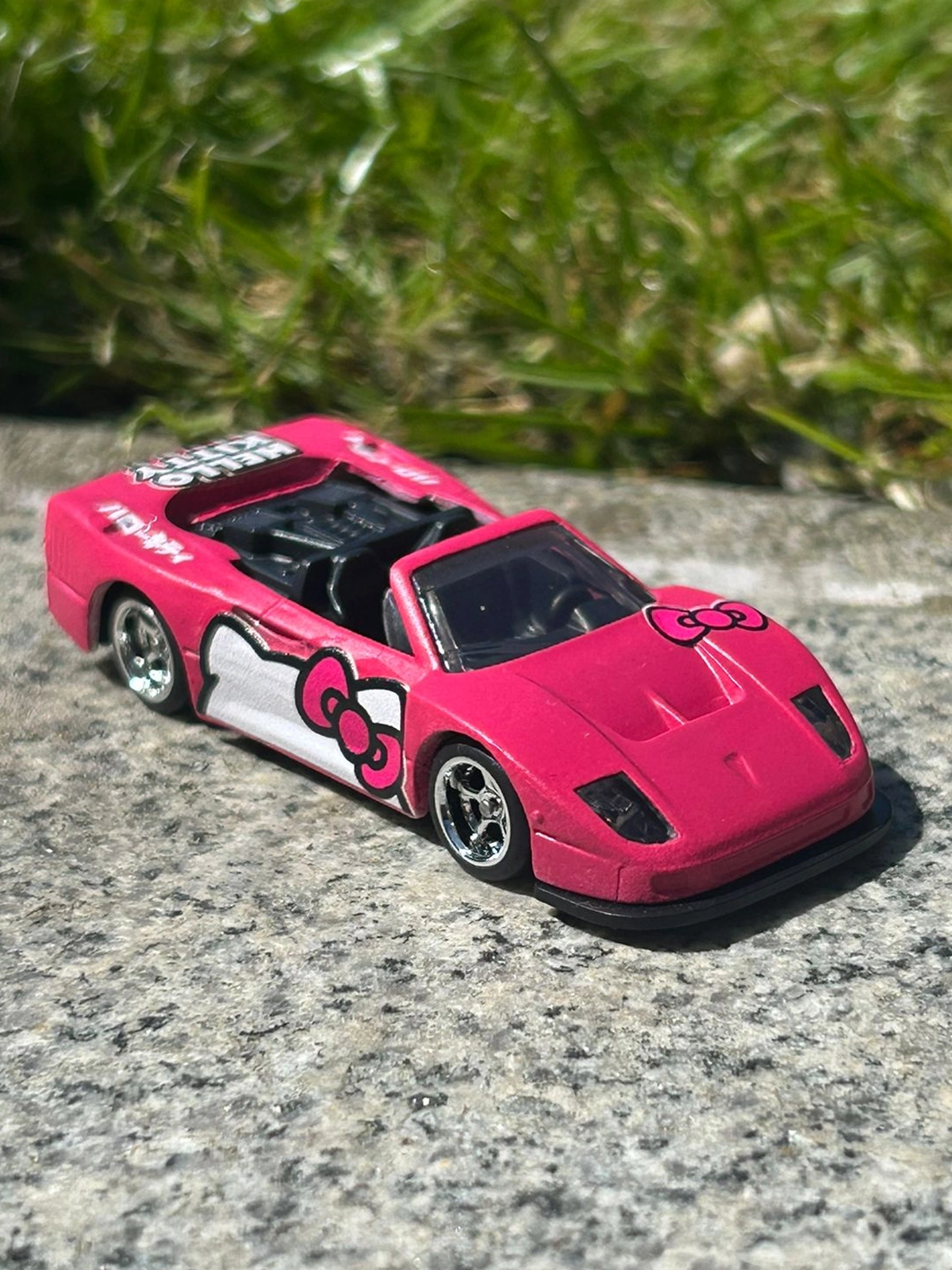 F40 Hello Kitty 1/64 Hotwheels custom decal uygulaması | Unicarts64
