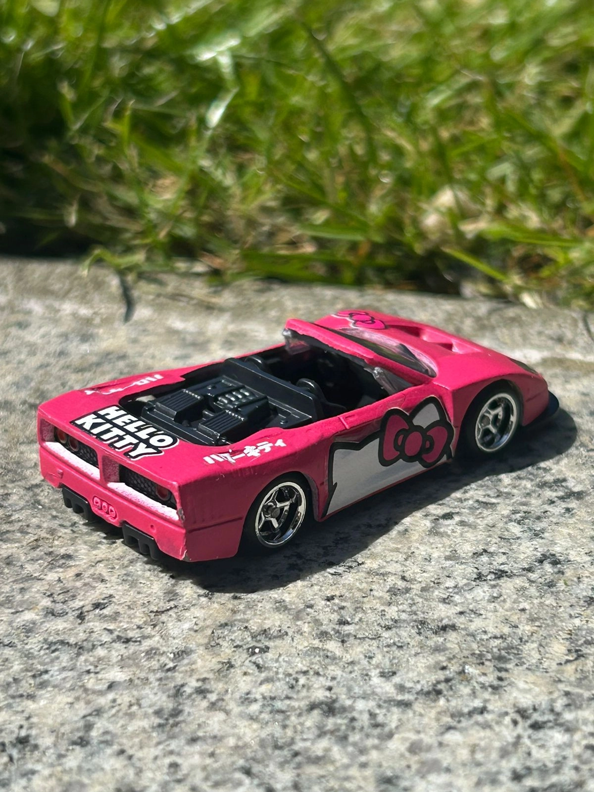 F40 Hello Kitty 1/64 custom decal uygulama görseli 3 | Unicarts64