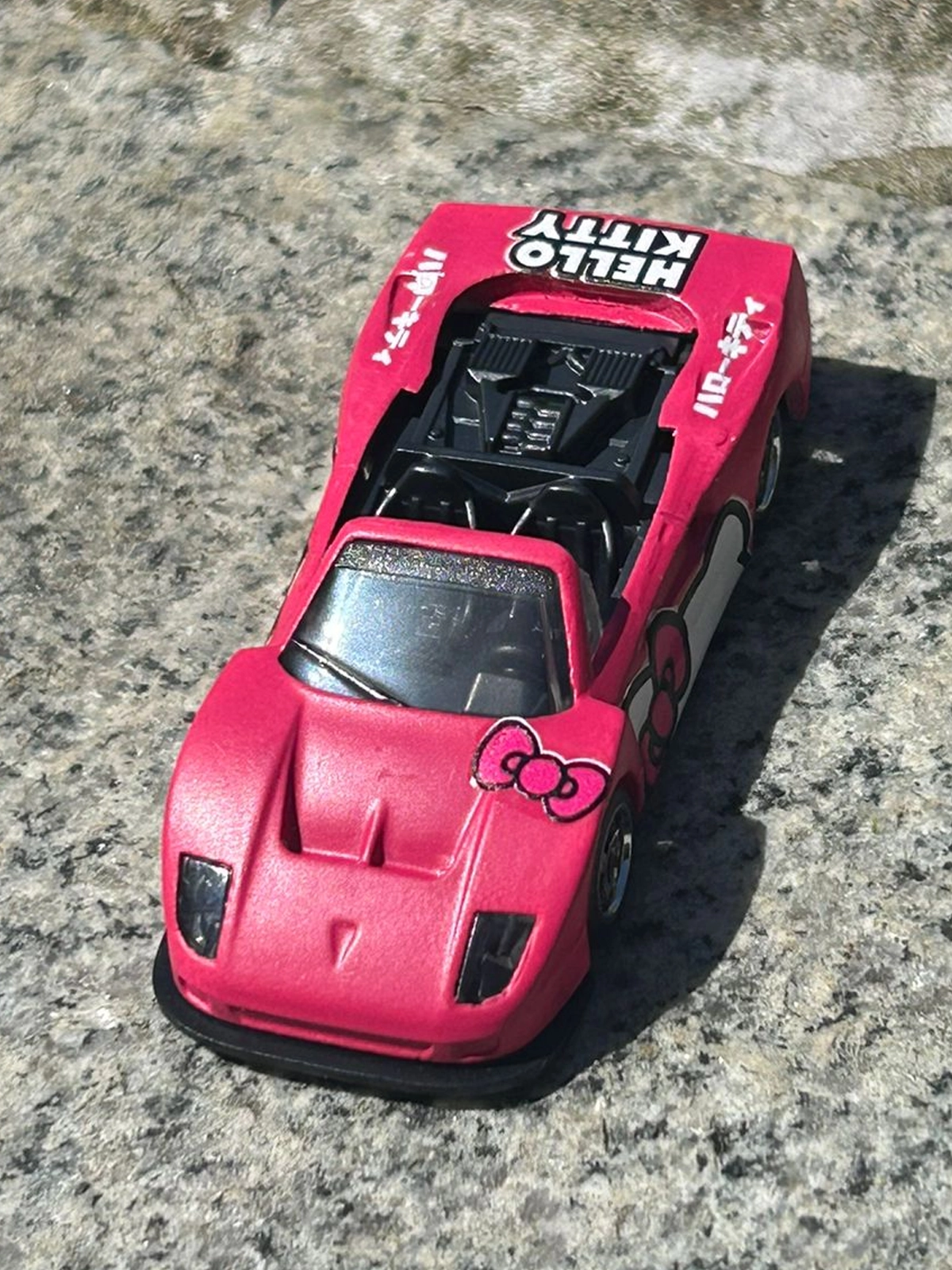 F40 Hello Kitty 1/64 custom decal uygulama görseli 4 | Unicarts64