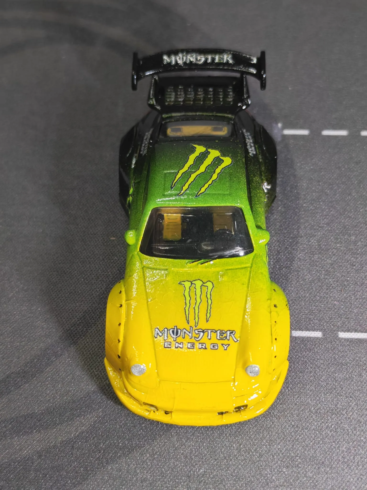 Monster Energy Porsche 1/64 custom decal uygulama görseli 2 | Unicarts64