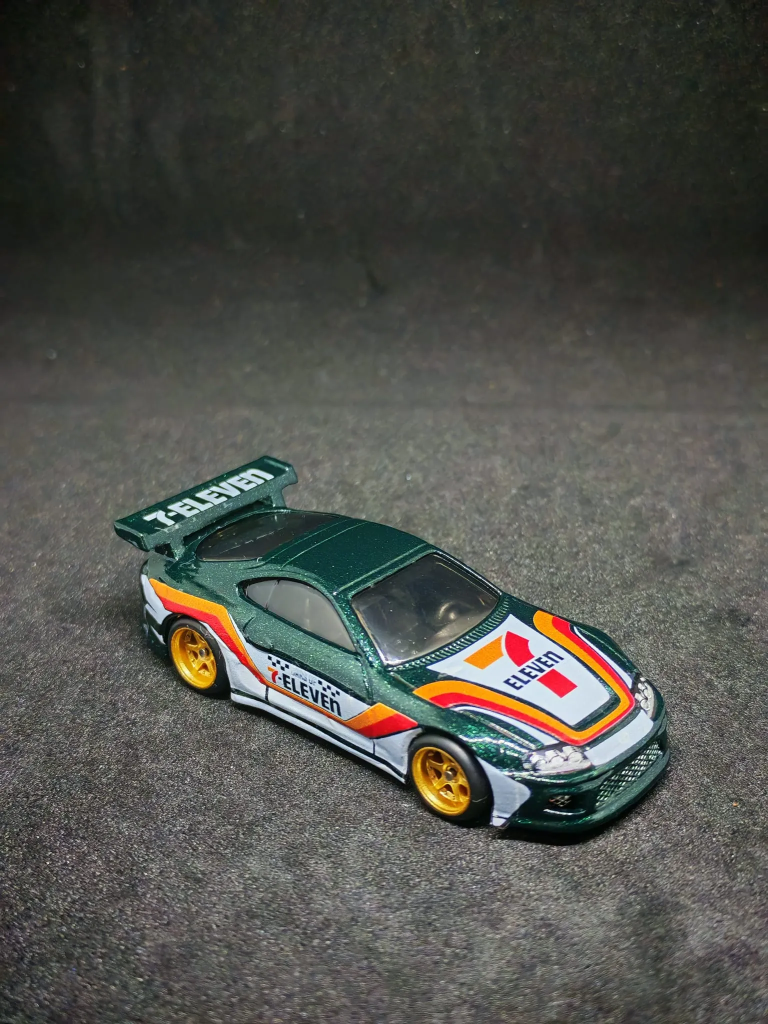 7Eleven Supra 1/64 custom decal uygulama görseli 3 | Unicarts64