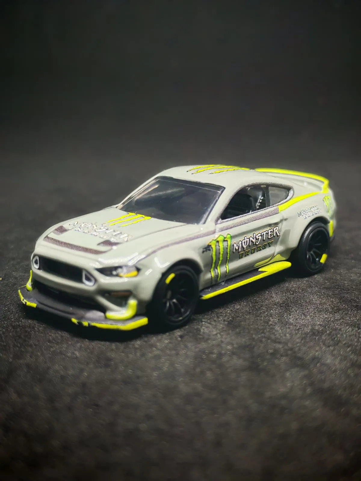 Monster 1/64 Hotwheels custom decal uygulaması | Unicarts64