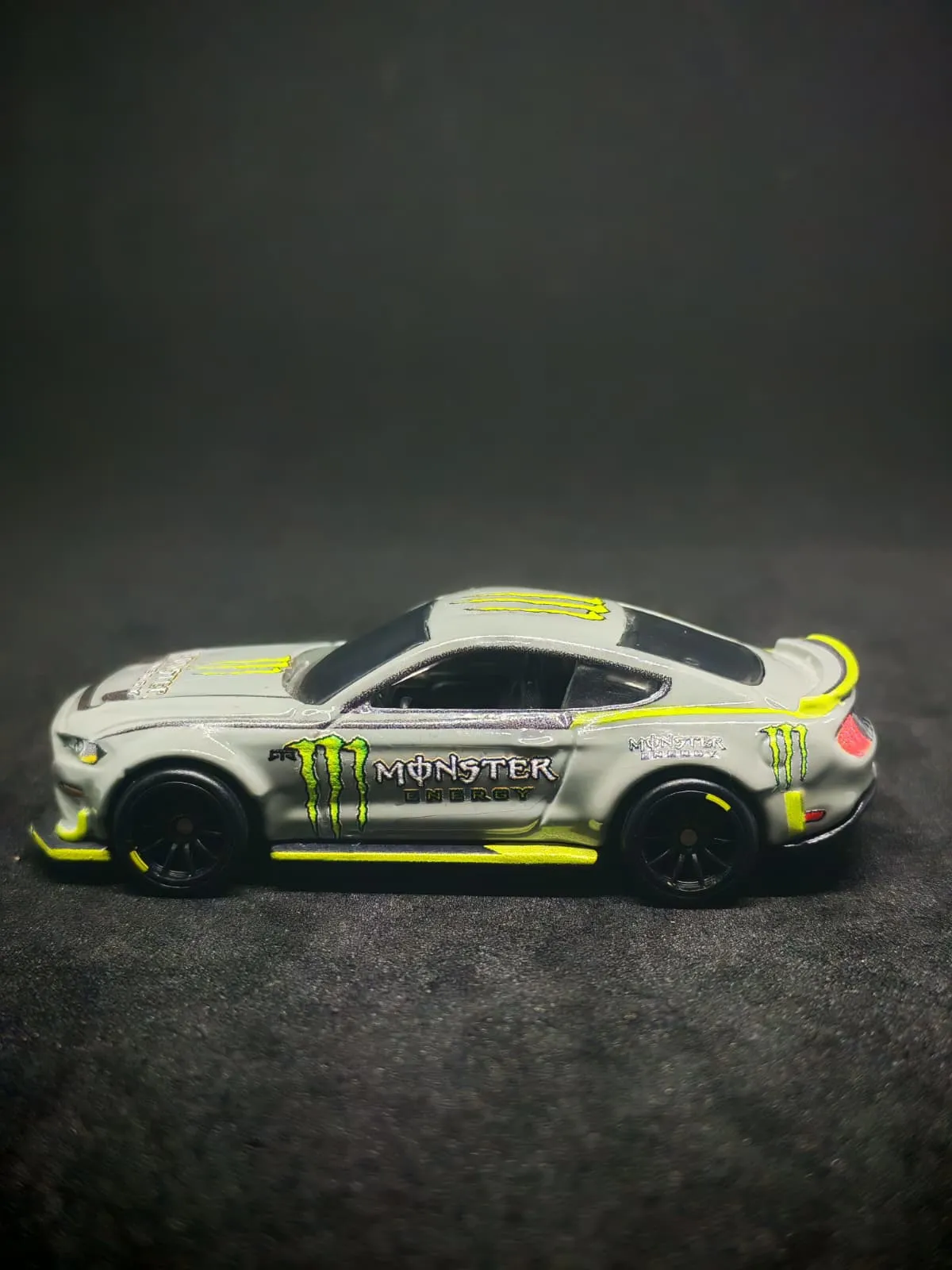 Monster 1/64 custom decal uygulama görseli 2 | Unicarts64