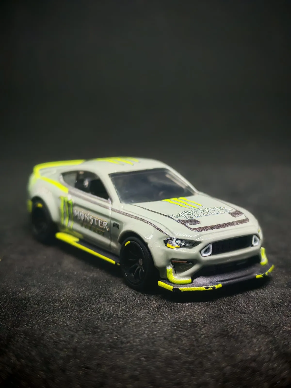 Monster 1/64 custom decal uygulama görseli 3 | Unicarts64