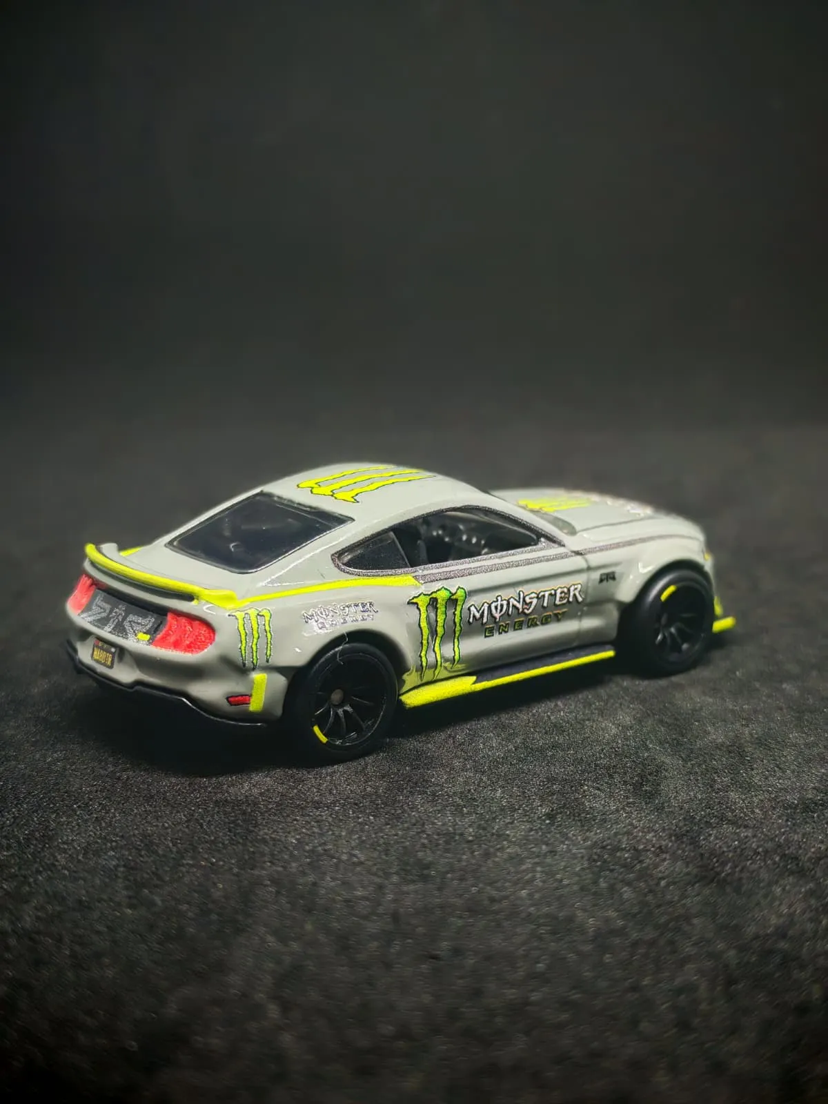 Monster 1/64 custom decal uygulama görseli 4 | Unicarts64