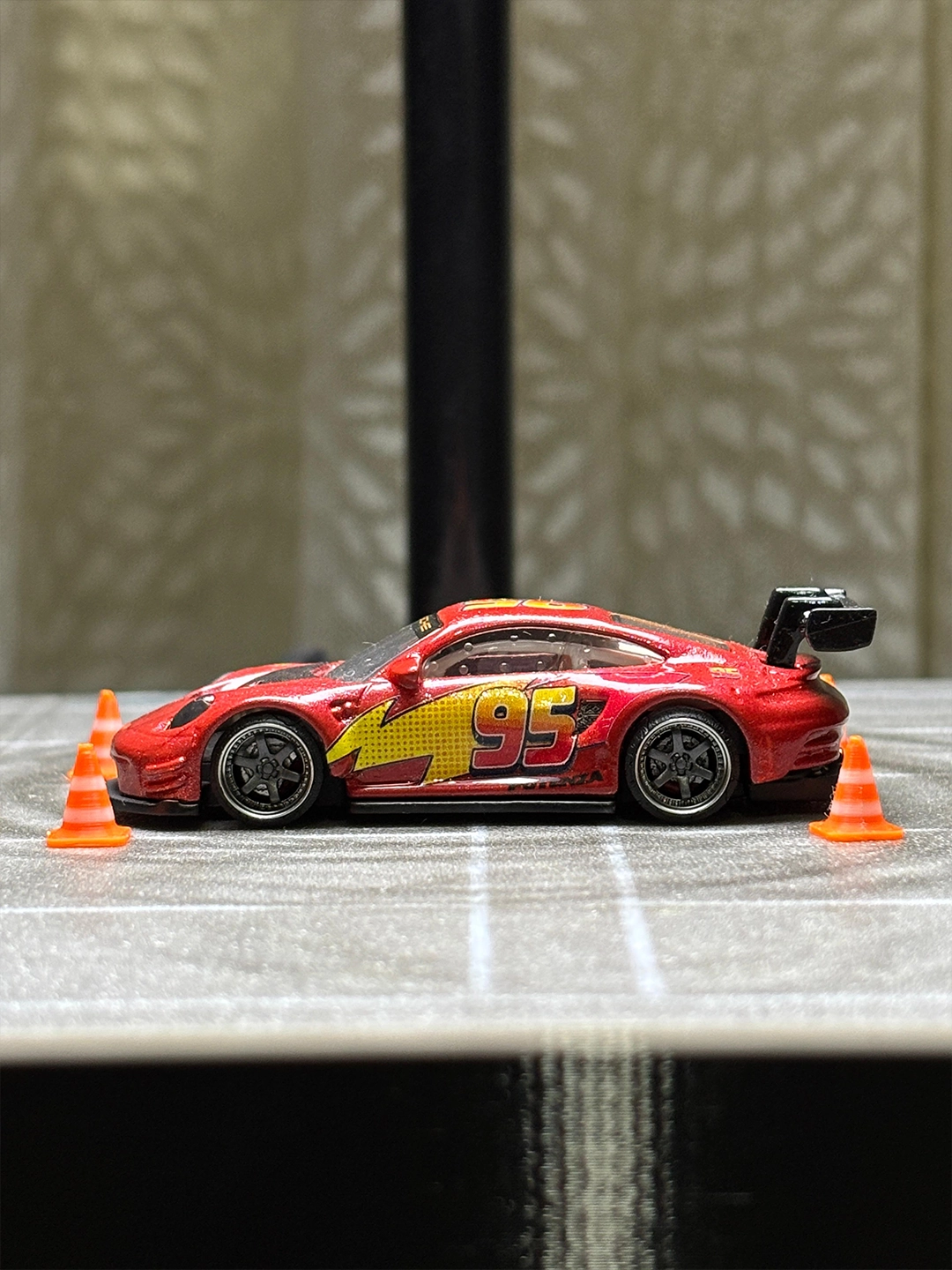 McQueen Porsche 1/64 custom decal uygulama görseli 3 | Unicarts64